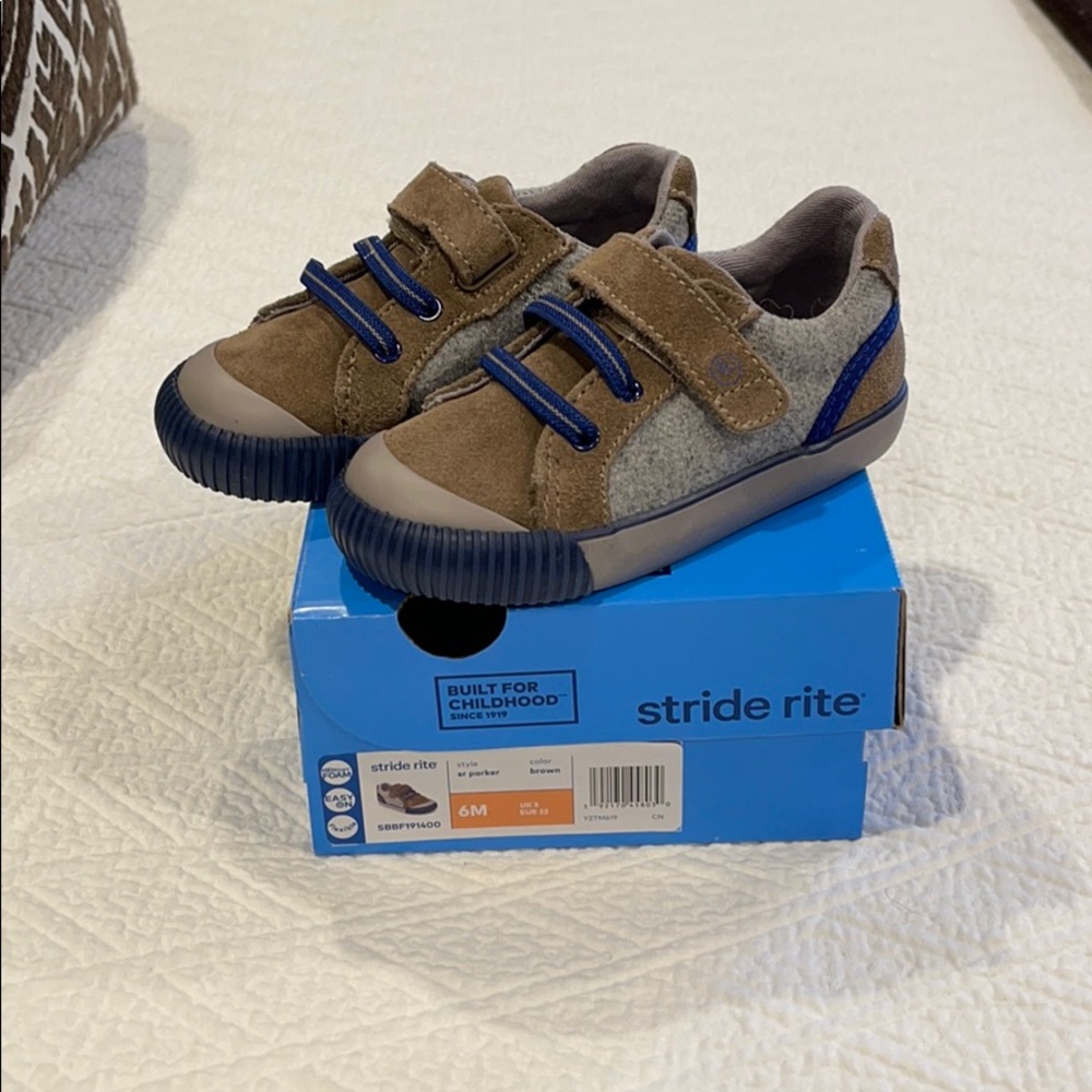 New Stride Rite Toddler Boys Shoes - Size 6M